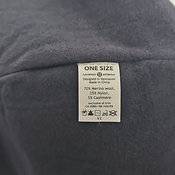 Lululemon Women's Knitted Winter Ball Cap Black/Gray One Size - Picture 9 of 16